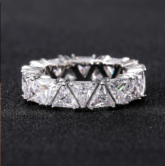 🎊🎊NEW🎊🎊BEAUTIFUL!! TRIANGLE CZ Ring in SILVER Plating 🎊🎊 - Picture 3 of 16